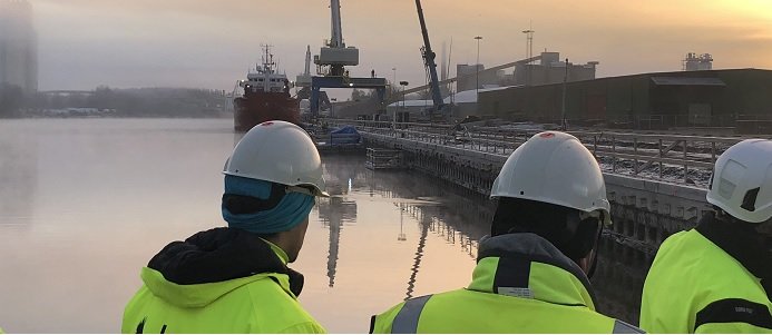 Fotograf: Håkan Nicander Bildtext: I Köpings hamn pågår flera parallella arbeten som alla är delar av utvecklingsarbetet i Köpings hamn.