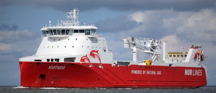 Samskip Kvitnos, ett av Samskips fartyg, bedriver linjesjöfart mellan Rotterdam och Norge och reser hela vägen till Europas nordligaste stad, Hammerfest. Bildkälla: Gasum
